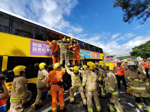 香港兩巴士相撞 事發(fā)時(shí)相撞約三次