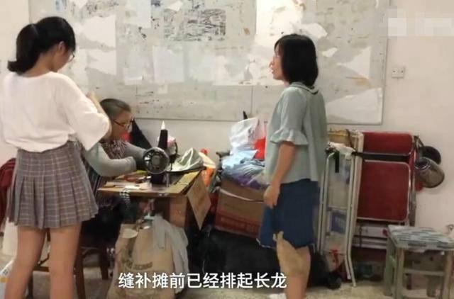 軍訓(xùn)服蹲下就崩線 給學(xué)生提供好一些材料的服裝有多難？